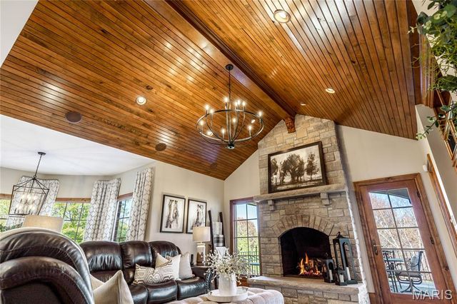 42 Windcastle Place, St Charles, MO 63304