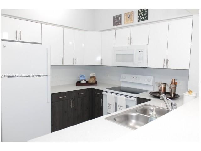 2601 NW 16th St Road 811, Miami, FL 33125