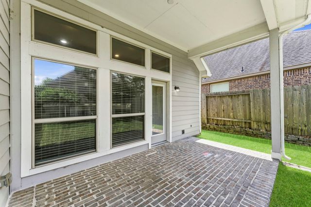 208 Capriccio Lane, Montgomery, TX 77316