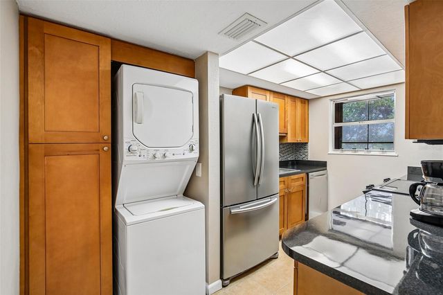 505 WINDRUSH BAY DRIVE, Tarpon Springs, FL 34689