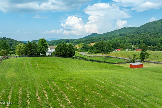 330 Sea Biscuit Court, Johnson City, TN 37604