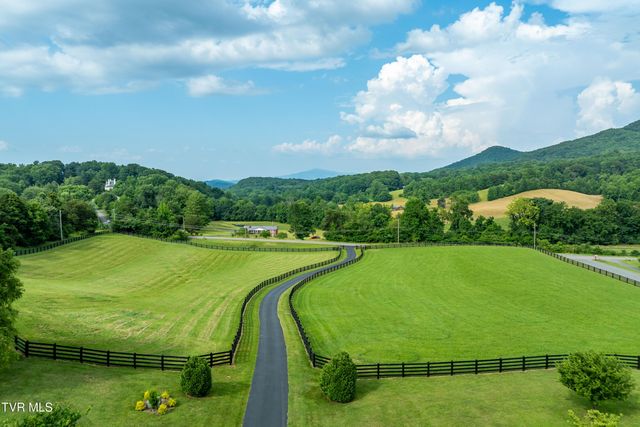 330 Sea Biscuit Court, Johnson City, TN 37604