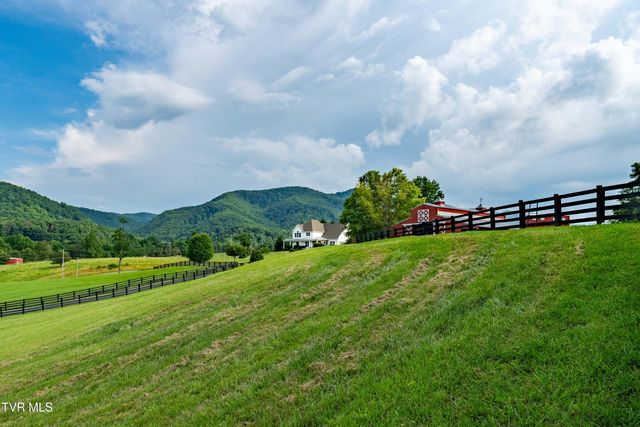 330 Sea Biscuit Court, Johnson City, TN 37604