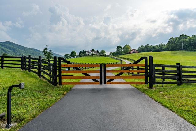 330 Sea Biscuit Court, Johnson City, TN 37604