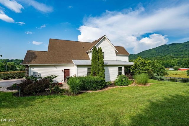 330 Sea Biscuit Court, Johnson City, TN 37604