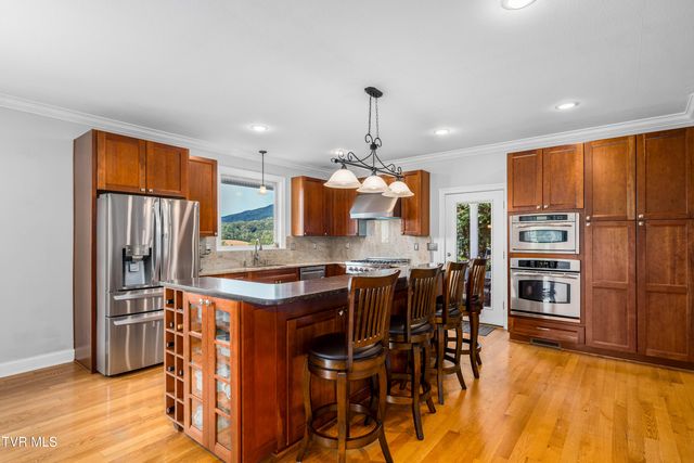 330 Sea Biscuit Court, Johnson City, TN 37604