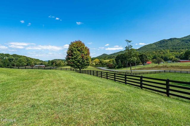 330 Sea Biscuit Court, Johnson City, TN 37604