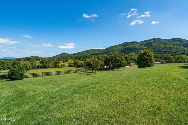 330 Sea Biscuit Court, Johnson City, TN 37604