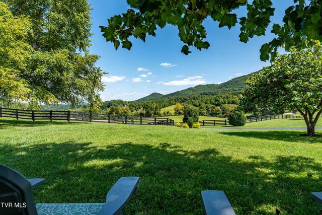 330 Sea Biscuit Court, Johnson City, TN 37604