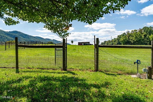 330 Sea Biscuit Court, Johnson City, TN 37604