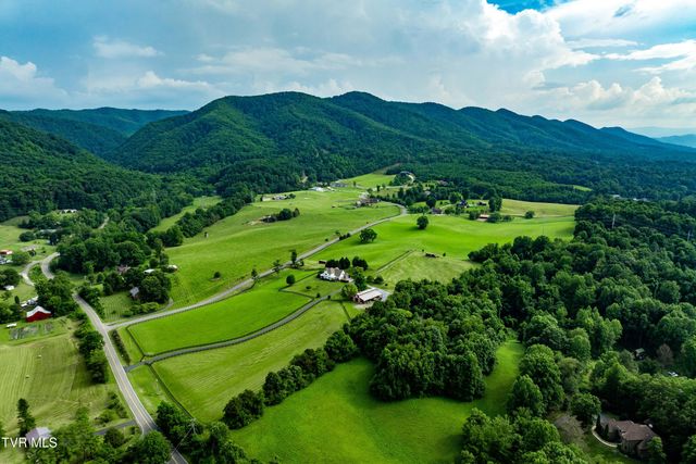 330 Sea Biscuit Court, Johnson City, TN 37604