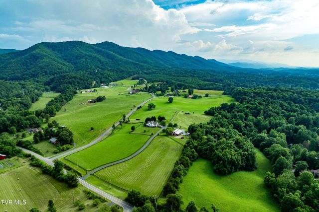 330 Sea Biscuit Court, Johnson City, TN 37604