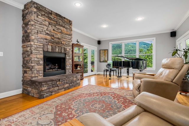 330 Sea Biscuit Court, Johnson City, TN 37604