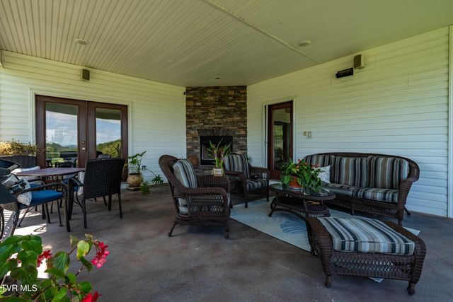 330 Sea Biscuit Court, Johnson City, TN 37604