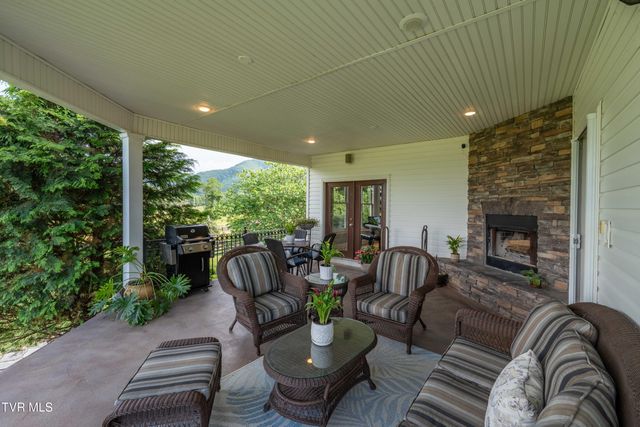 330 Sea Biscuit Court, Johnson City, TN 37604