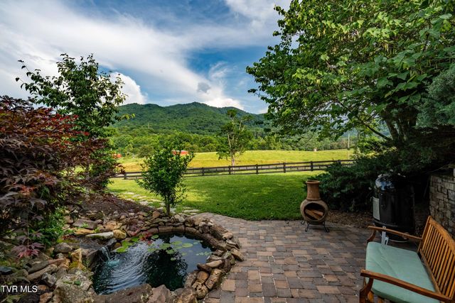 330 Sea Biscuit Court, Johnson City, TN 37604