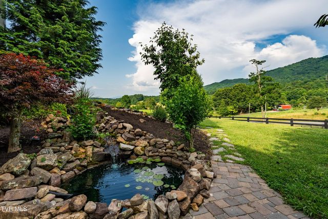 330 Sea Biscuit Court, Johnson City, TN 37604