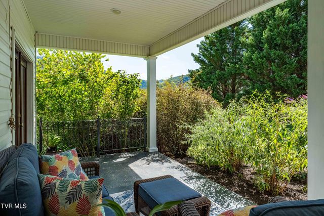 330 Sea Biscuit Court, Johnson City, TN 37604