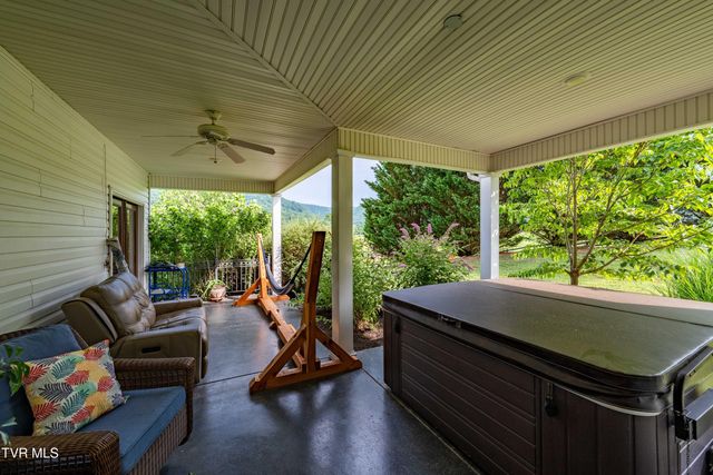 330 Sea Biscuit Court, Johnson City, TN 37604