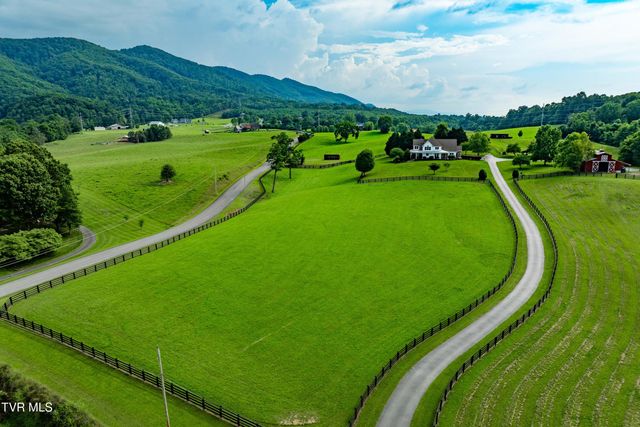 330 Sea Biscuit Court, Johnson City, TN 37604