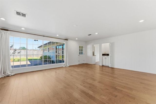 1200 Inverness Street, Lake Charles, LA 70605