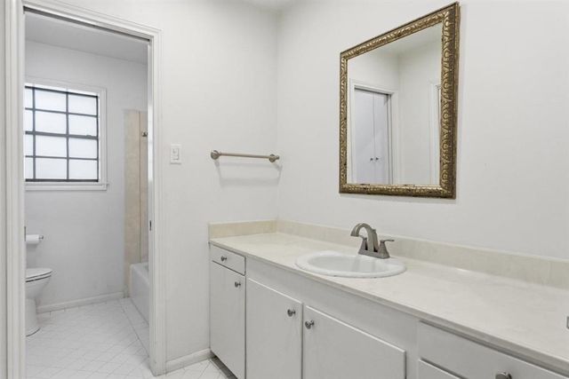 1200 Inverness Street, Lake Charles, LA 70605