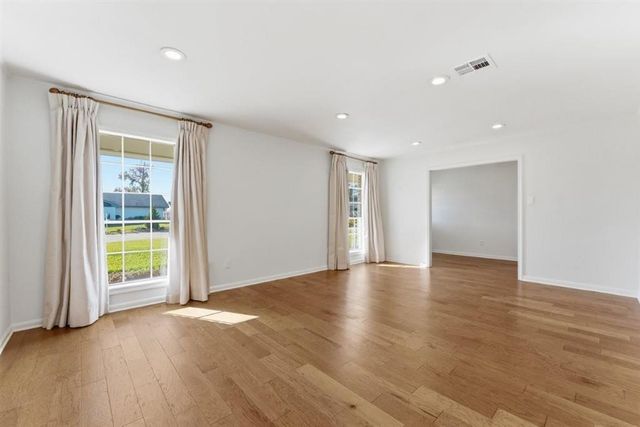 1200 Inverness Street, Lake Charles, LA 70605