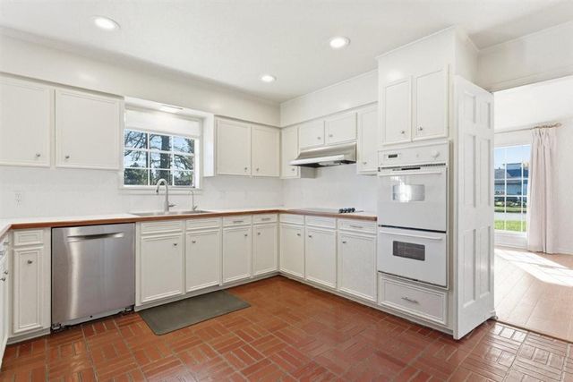 1200 Inverness Street, Lake Charles, LA 70605