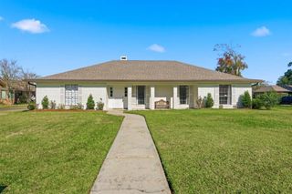 1200 Inverness Street, Lake Charles, LA 70605