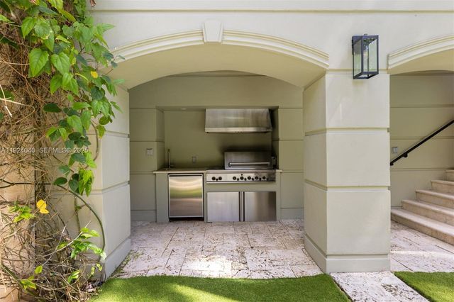 3460 S Moorings Way, Miami, FL 33133