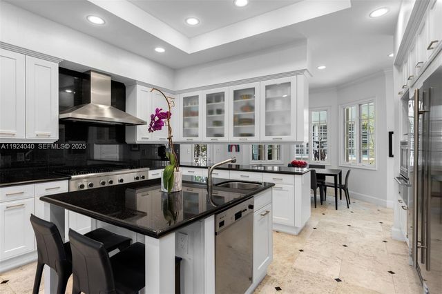 3460 S Moorings Way, Miami, FL 33133