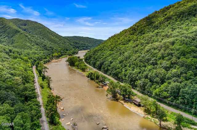 2095 E Hwy 25 70, Newport, TN 37821