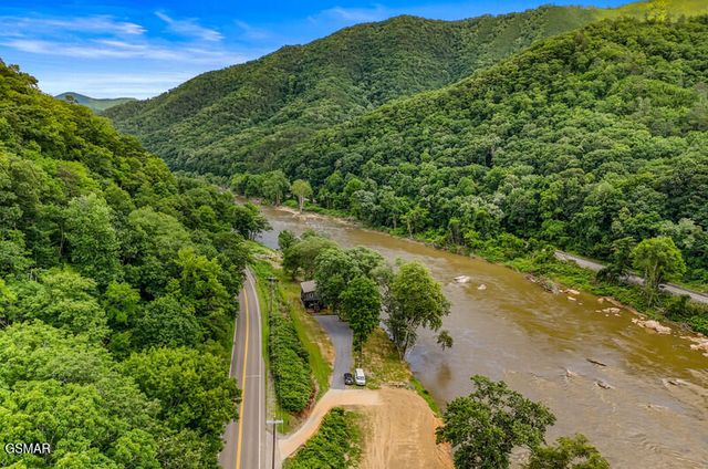 2095 E Hwy 25 70, Newport, TN 37821