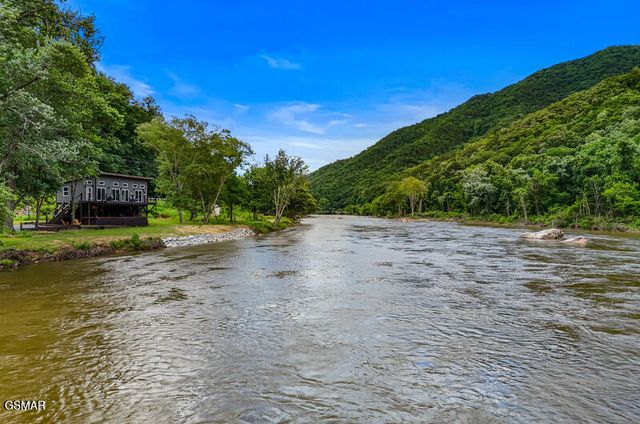 2095 E Hwy 25 70, Newport, TN 37821