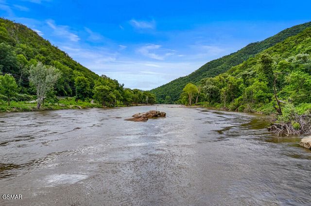 2095 E Hwy 25 70, Newport, TN 37821