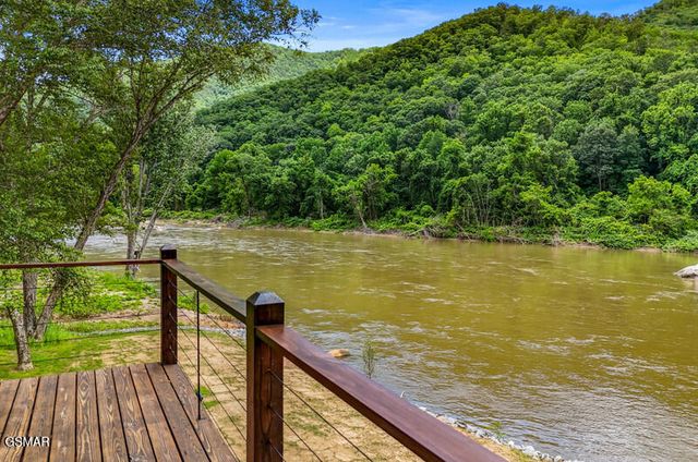 2095 E Hwy 25 70, Newport, TN 37821