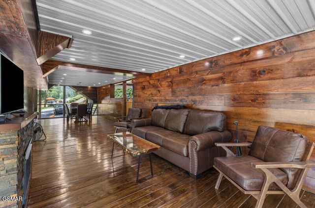 2095 E Hwy 25 70, Newport, TN 37821