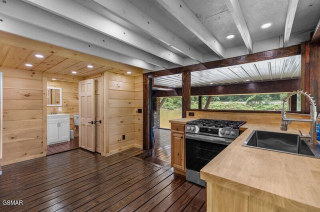 2095 E Hwy 25 70, Newport, TN 37821