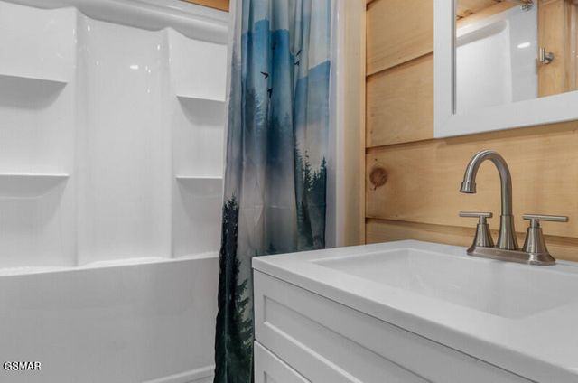 2095 E Hwy 25 70, Newport, TN 37821