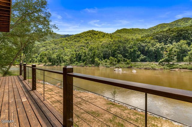 2095 E Hwy 25 70, Newport, TN 37821