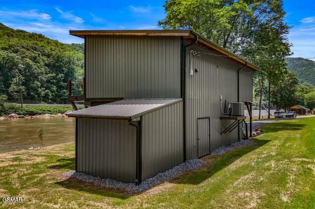 2095 E Hwy 25 70, Newport, TN 37821