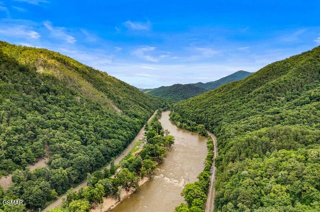 2095 E Hwy 25 70, Newport, TN 37821