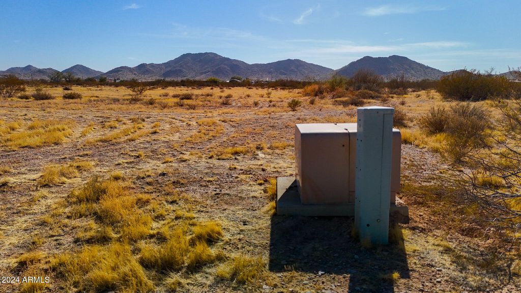 Image 5 of property listing at 0 N Silver Dog Way 2 Acres -- -, Maricopa, AZ 85138