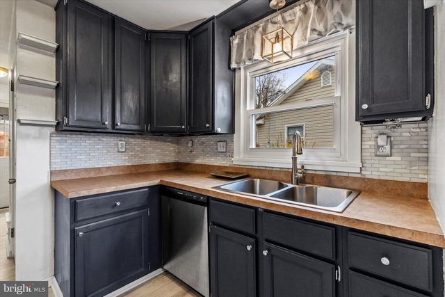 1186 KINGSLEY RD, Camp Hill, PA 17011