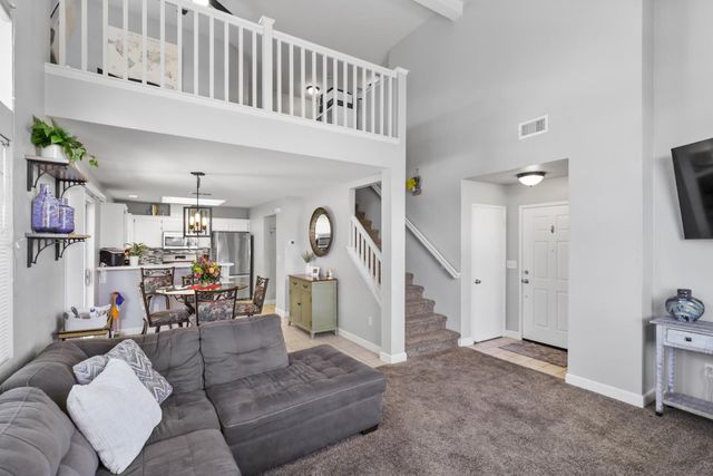 6334 Laguna Mirage Ln, Elk Grove, CA 95758