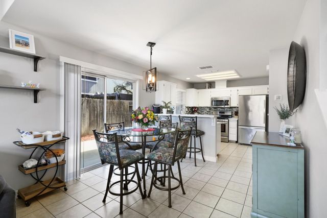 6334 Laguna Mirage Ln, Elk Grove, CA 95758