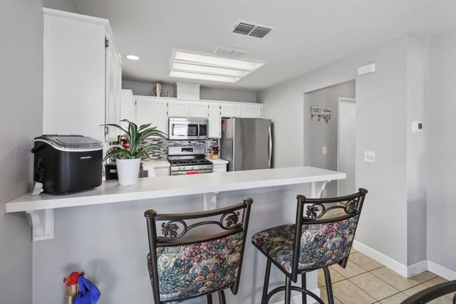 6334 Laguna Mirage Ln, Elk Grove, CA 95758