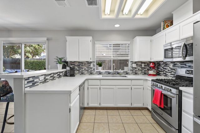 6334 Laguna Mirage Ln, Elk Grove, CA 95758