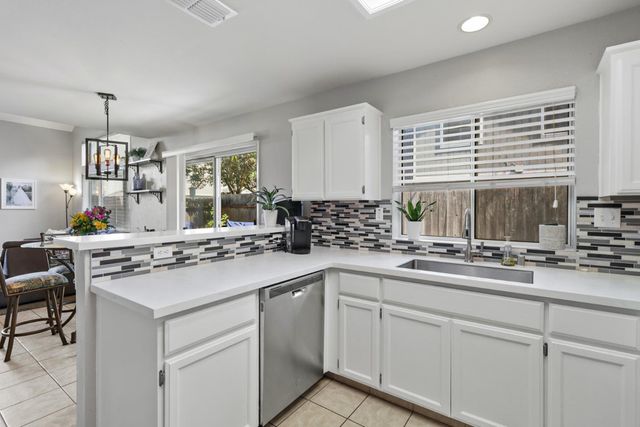 6334 Laguna Mirage Ln, Elk Grove, CA 95758