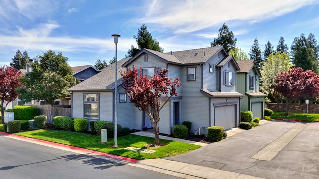6334 Laguna Mirage Ln, Elk Grove, CA 95758